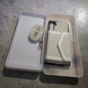 Samsung White Quilted Wallet Phone Case with Detachable Strap